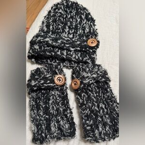 Women’s simply Noelle hat and hand warmers